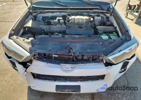 2021 Toyota 4Runner Sr5/Sr5 Premium z USA, uszkodzony, nr VIN JTENU5JR1M5846646